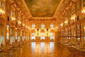ballroom-at-the-grand-palace-in-peterhof