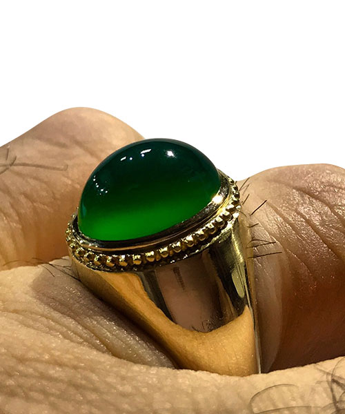 عکس انگشتر عقیق با نگین سبز بسیار زیبا کهنه طوق دار و خوش دست