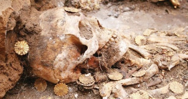 آیین تدفين اموات و مردگان در دین زرتشتی - تدفين در دوران ساسانیان و استودانهای سنگی کازرون