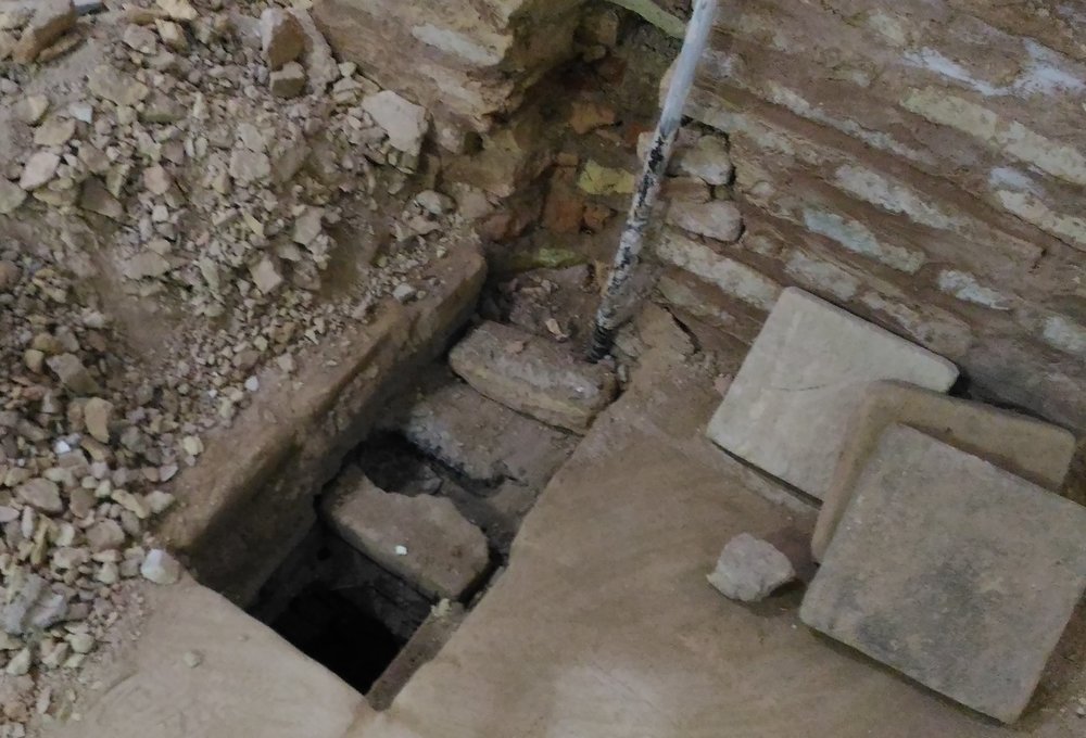 کشف گنج تاریخی در اصفهان تونل طاق چشمه‌ای باستانی در زیر مسجد