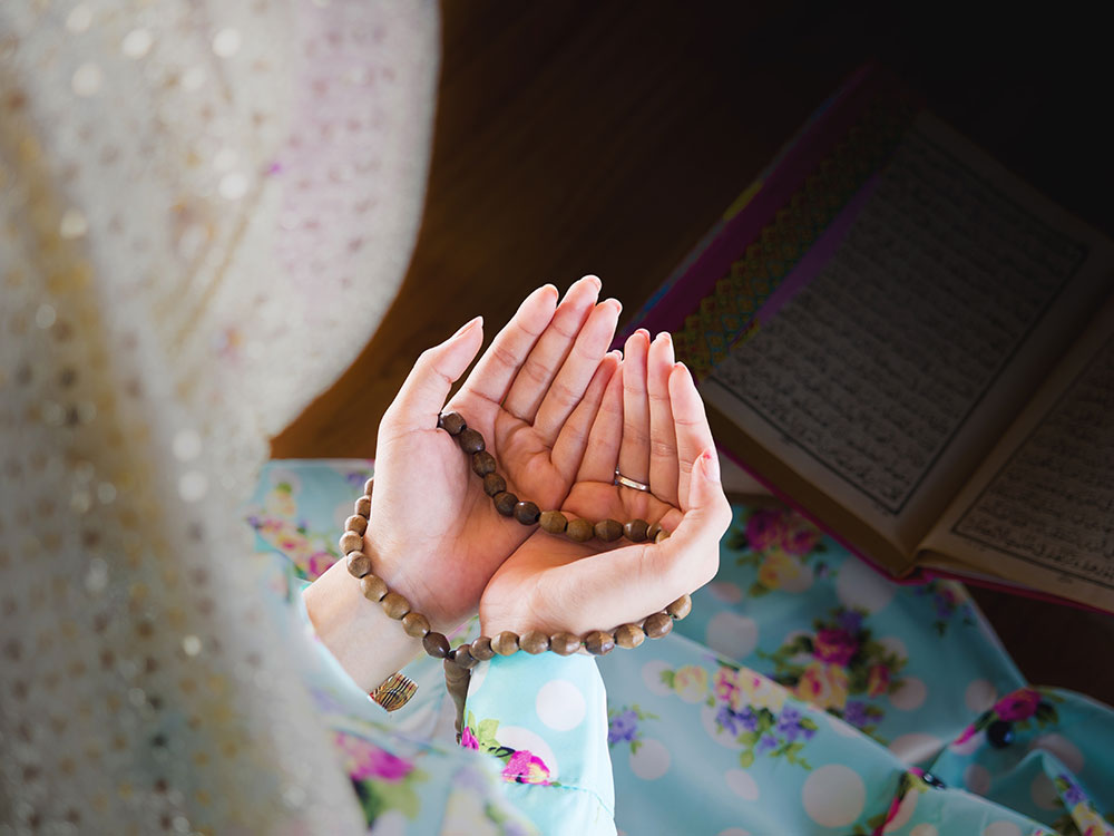آیا زن ها و خانم ها میتوانند کار دعانویسی انجام دهند ؟ (دعا بنویسند)