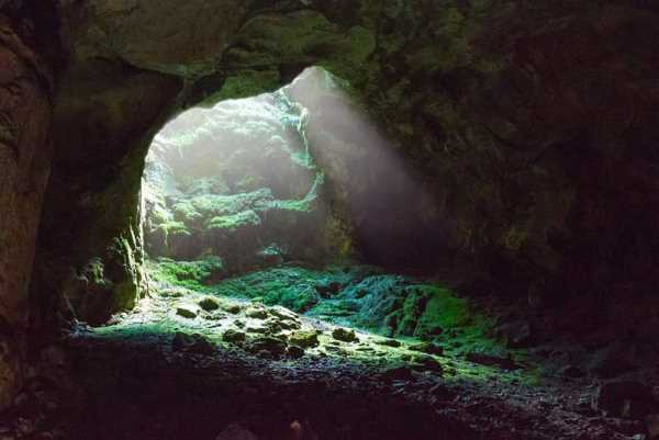 تعبیر خواب غار در کوه – دیدن غار سنگی و غار یخی در خواب چه تعبیری دارد