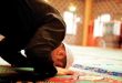 آیا کسی که نماز نمی خواند یا نمازش به تاخیر میفتد شیطلان بر او مسلط شده است ؟