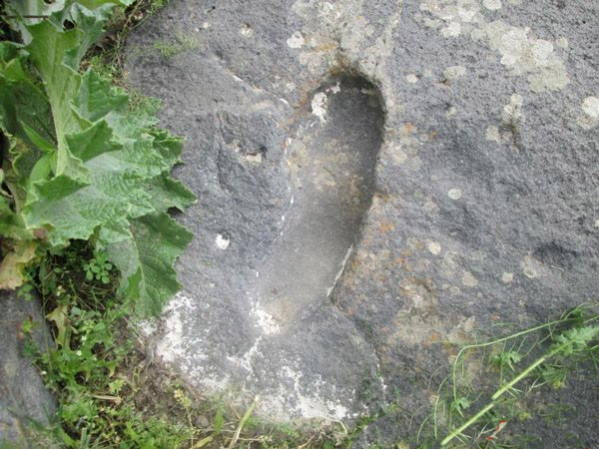 رمزگشایی علامت رد پا و جای پای انگشت دار داخل غار در دفینه